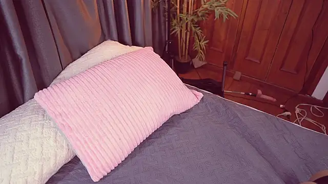 Snapshot of Lucy_fit chatting on September 2025 09:44:01 AM Lucy fit online show from September 2025 09:44:01 AM