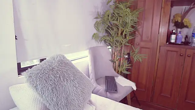 Snapshot of Lucy_fit chatting on October 2025 11:31:02 AM Lucy fit online show from October 2025 11:31:02 AM