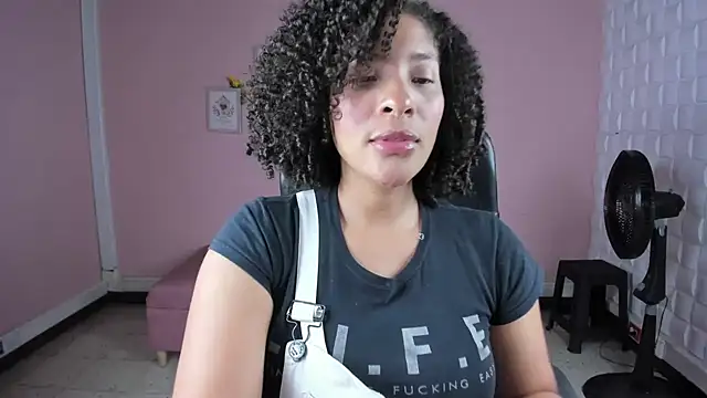 Snapshot of DannaBerry chatting on January 2025 03:09:02 PM DannaBerry online show from January 2025 03:09:02 PM