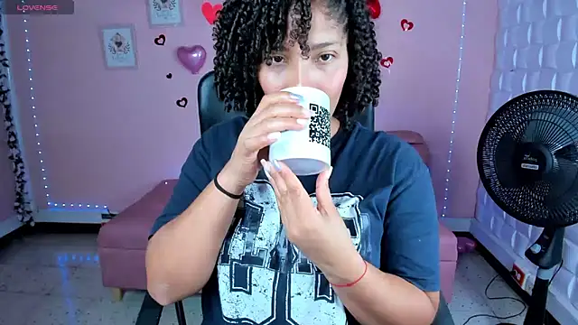 Snapshot of DannaBerry chatting on March 2025 03:29:02 PM DannaBerry online show from March 2025 03:29:02 PM