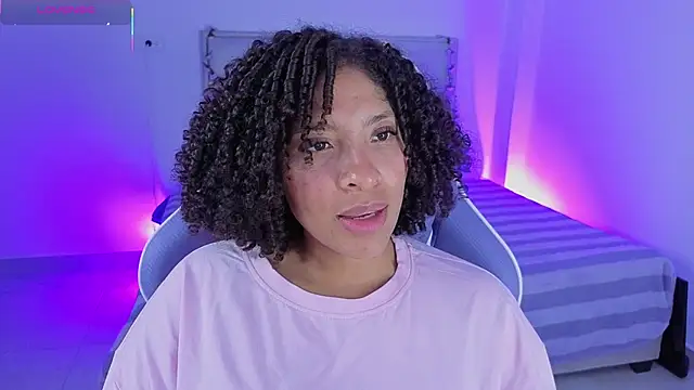 Snapshot of DannaBerry chatting on October 2025 04:40:02 PM DannaBerry online show from October 2025 04:40:02 PM