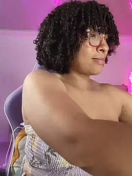 Snapshot of DannaBerry chatting on November 2025 03:55:01 PM DannaBerry online show from November 2025 03:55:01 PM