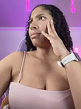 Snapshot of DannaBerry chatting on November 2025 03:56:02 PM DannaBerry online show from November 2025 03:56:02 PM