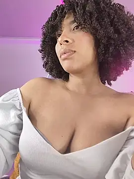 Snapshot of DannaBerry chatting on November 2025 03:04:01 PM DannaBerry online show from November 2025 03:04:01 PM