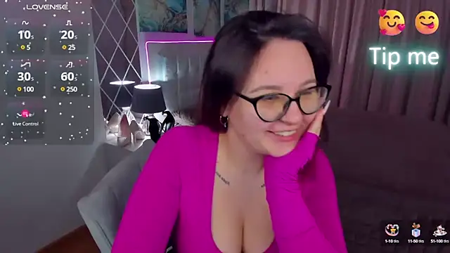 Snapshot of EsterLogan chatting on January 2025 08:54:02 AM EsterLogan online show from January 2025 08:54:02 AM