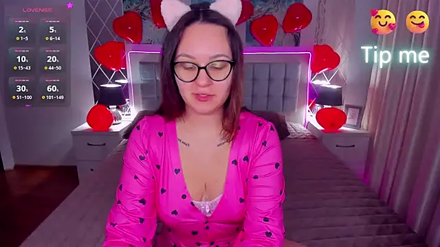 Snapshot of EsterLogan chatting on February 2025 05:30:01 AM EsterLogan online show from February 2025 05:30:01 AM