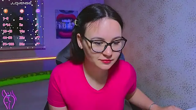 Snapshot of EsterLogan chatting on September 2025 01:46:02 PM EsterLogan online show from September 2025 01:46:02 PM