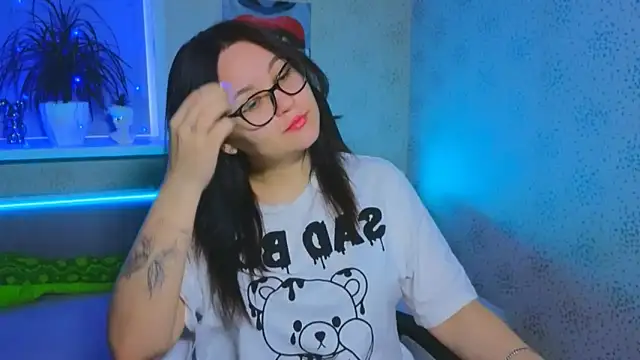 EsterLogan online show from November 2025 09:14:02 AM