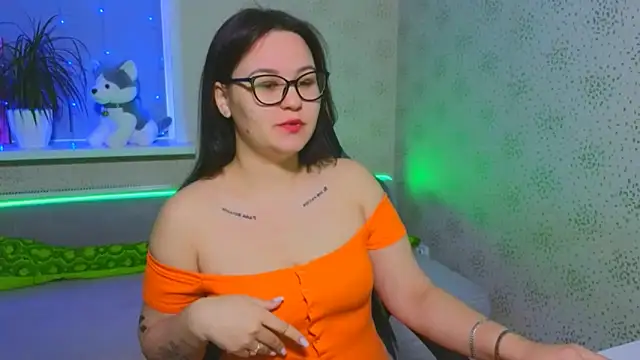 EsterLogan online show from December 2025 10:09:02 AM