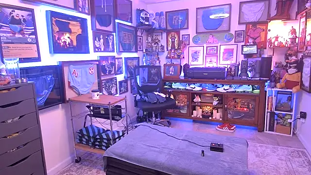 Snapshot of Briefs_bud chatting on March 2025 06:08:01 AM Briefs bud online show from March 2025 06:08:01 AM