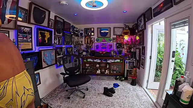 Snapshot of Briefs_bud chatting on September 2025 03:56:01 PM Briefs bud online show from September 2025 03:56:01 PM