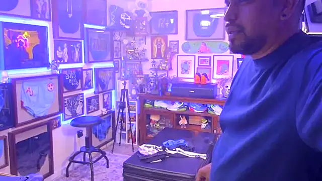 Snapshot of Briefs_bud chatting on November 2025 01:27:01 AM Briefs bud online show from November 2025 01:27:01 AM