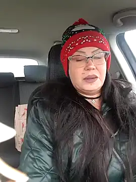 x  KHALEESI  x online show from December 2024 10:32:01 AM