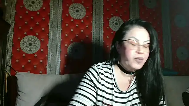Snapshot of x__KHALEESI__x chatting on April 2026 10:21:02 PM x KHALEESI x online show from April 2026 10:21:02 PM