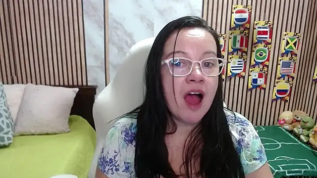 Sonialorens  online show from June 2026 09:12:01 PM