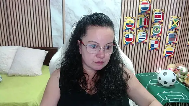 Sonialorens  online show from June 2026 07:56:01 PM