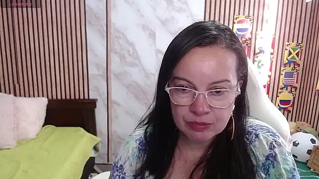 Sonialorens  online show from July 2026 10:34:01 PM