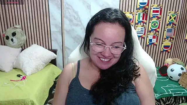 Sonialorens  online show from July 2026 11:20:01 PM