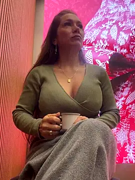 Snapshot of angelitasexy81 chatting on December 2025 06:01:02 PM angelitasexy81 online show from December 2025 06:01:02 PM