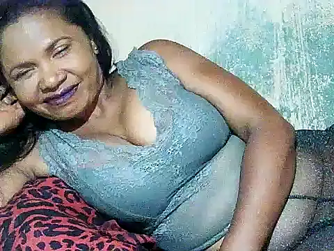 Snapshot of Hyncam chatting on December 2024 02:05:02 PM Hyncam online show from December 2024 02:05:02 PM