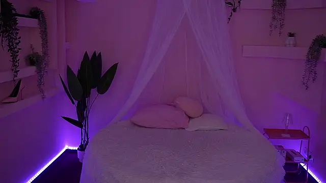 Snapshot of Sexy_Ira chatting on December 2024 07:37:01 AM Sexy Ira online show from December 2024 07:37:01 AM