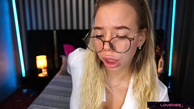 Snapshot of Sexy_Ira chatting on January 2025 07:05:01 AM Sexy Ira online show from January 2025 07:05:01 AM