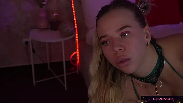 Snapshot of Sexy_Ira chatting on February 2025 12:11:02 PM Sexy Ira online show from February 2025 12:11:02 PM