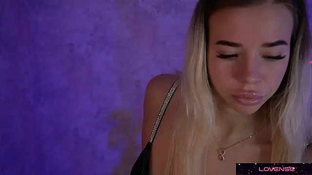 Snapshot of Sexy_Ira chatting on February 2025 05:52:02 AM Sexy Ira online show from February 2025 05:52:02 AM