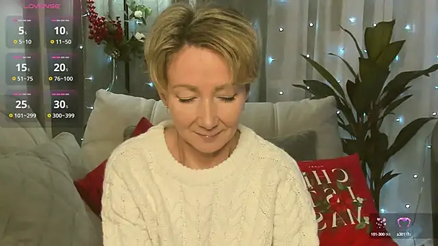 Snapshot of AkexandraFix chatting on December 2024 01:00:01 PM AkexandraFix online show from December 2024 01:00:01 PM