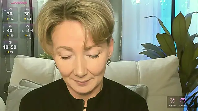 Snapshot of AkexandraFix chatting on February 2025 01:01:01 PM AkexandraFix online show from February 2025 01:01:01 PM