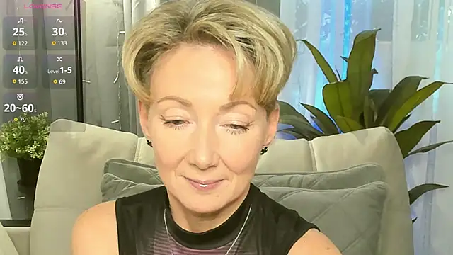 Snapshot of AkexandraFix chatting on October 2025 01:03:02 PM AkexandraFix online show from October 2025 01:03:02 PM