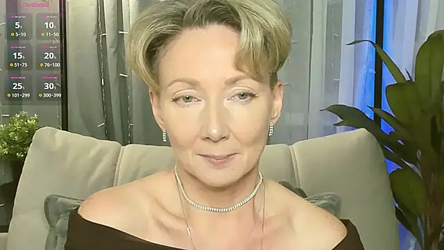 Snapshot of AkexandraFix chatting on November 2025 01:00:02 PM AkexandraFix online show from November 2025 01:00:02 PM