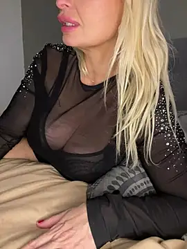 Snapshot of Lisavontease chatting on December 2024 01:02:02 AM Lisavontease online show from December 2024 01:02:02 AM