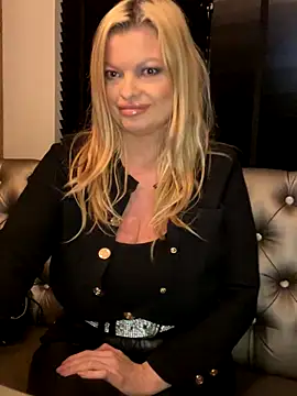 Snapshot of Lisavontease chatting on October 2025 03:27:01 AM Lisavontease online show from October 2025 03:27:01 AM