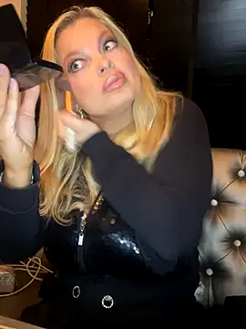 Snapshot of Lisavontease chatting on October 2025 04:33:02 AM Lisavontease online show from October 2025 04:33:02 AM