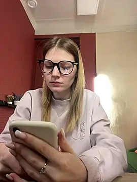 Snapshot of MaryHiggins chatting on January 2025 07:42:01 AM MaryHiggins online show from January 2025 07:42:01 AM
