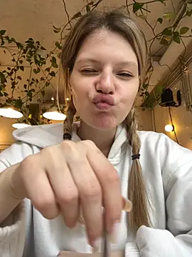 Snapshot of MaryHiggins chatting on October 2025 11:22:01 AM MaryHiggins online show from October 2025 11:22:01 AM