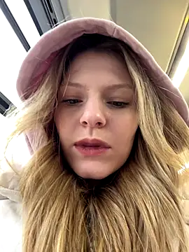 Snapshot of MaryHiggins chatting on November 2025 10:35:02 AM MaryHiggins online show from November 2025 10:35:02 AM