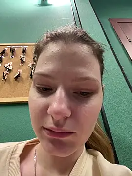 Snapshot of MaryHiggins chatting on November 2025 01:22:02 PM MaryHiggins online show from November 2025 01:22:02 PM