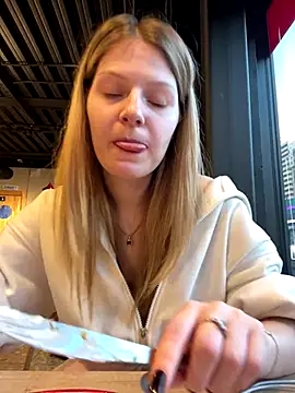 Snapshot of MaryHiggins chatting on November 2025 12:59:01 PM MaryHiggins online show from November 2025 12:59:01 PM