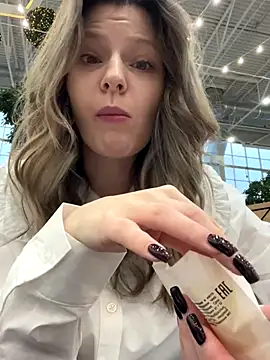 Snapshot of MaryHiggins chatting on December 2025 11:37:01 AM MaryHiggins online show from December 2025 11:37:01 AM