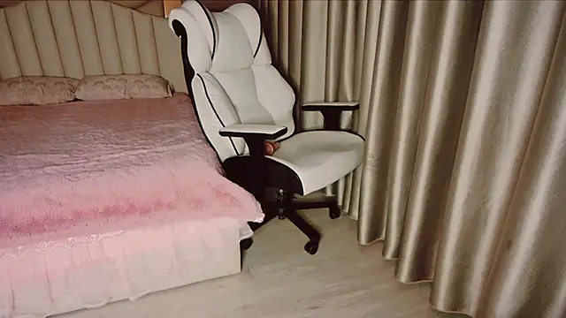 Snapshot of Girl__Funny chatting on December 2024 08:04:02 PM Girl  Funny online show from December 2024 08:04:02 PM