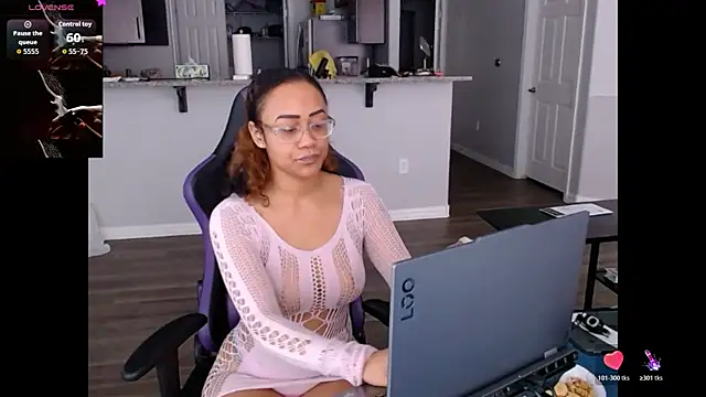 RylHoneyy online show from July 2026 06:01:02 PM