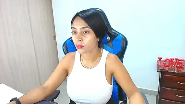 Snapshot of sophiax-x chatting on September 2025 04:12:02 PM sophiax-x online show from September 2025 04:12:02 PM