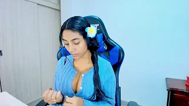 sophiax-x online show from December 2025 06:25:02 PM