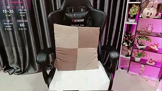 Yuki-yio online show from November 2025 01:18:02 AM