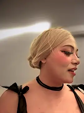 seraphine23 online show from October 2025 06:01:02 AM