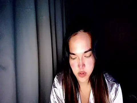 Snapshot of MoaningKylie chatting on July 2026 02:00:01 AM MoaningKylie online show from July 2026 02:00:01 AM