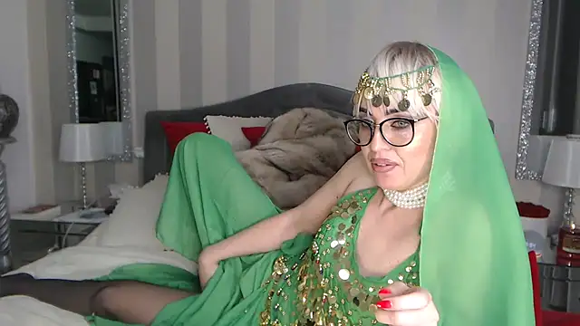 Snapshot of LuanaColucci chatting on December 2024 05:36:02 PM LuanaColucci online show from December 2024 05:36:02 PM