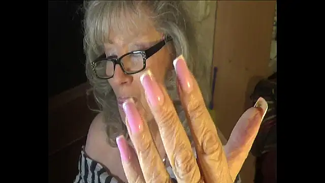 Snapshot of RoyalTits chatting on April 2026 01:27:02 PM RoyalTits online show from April 2026 01:27:02 PM